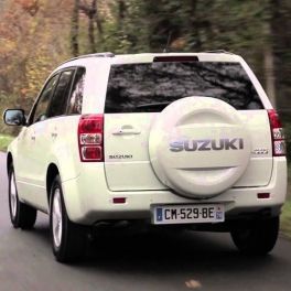 SUZUKI GRAND VITARA 09/2005-03/2015 (5 PORTES) (AVEC ROUE DE SECOURS SUR PORTE ARRIERE) - COL DE CYGNE